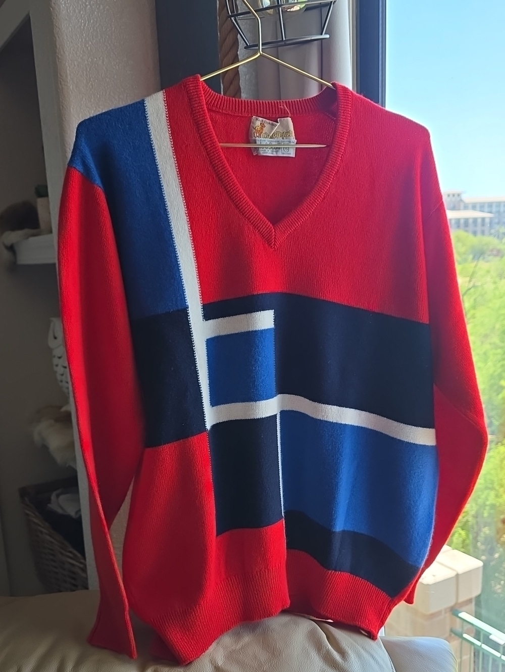 Lyle & Scott Red, Blue, Navy, White Geometric Cashmere V-Neck Sweater 44 Large